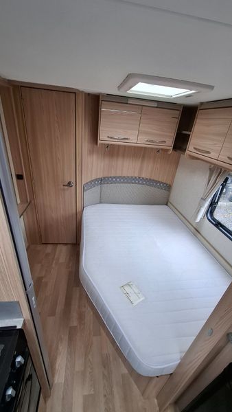 Coachman Vision fixed bed caravan 368441149