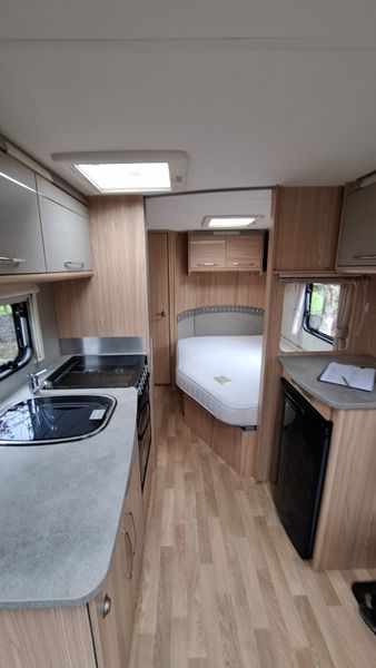 Coachman Vision fixed bed caravan 368441160