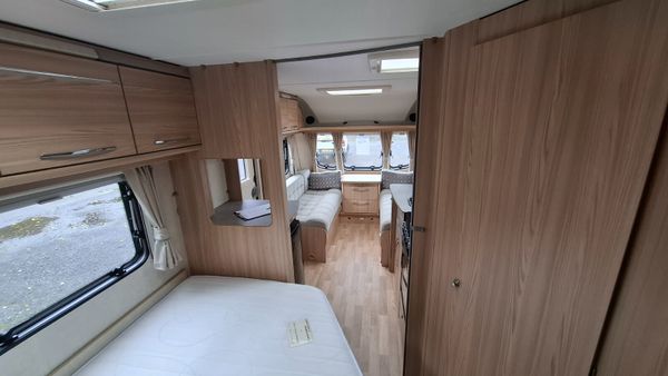 Coachman Vision fixed bed caravan 368441215