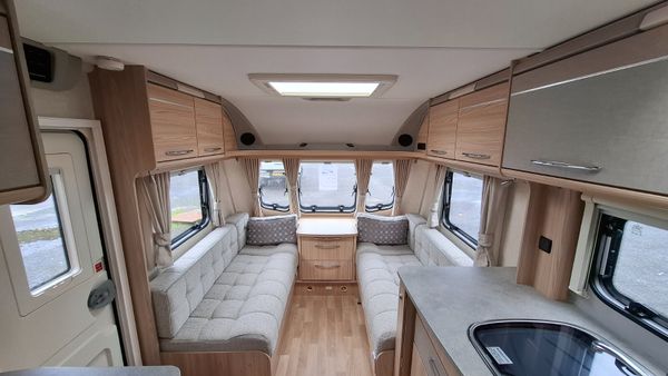 Coachman Vision fixed bed caravan 368441217