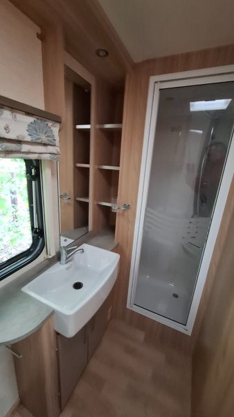 Coachman Vision fixed bed caravan 368441218