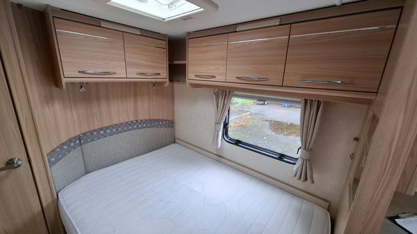 Coachman Vision fixed bed caravan 368441220