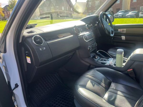 Land Rover Discovery 2016 368458147