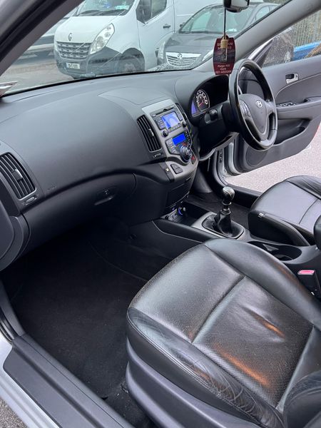 Hyundai i30 368485403