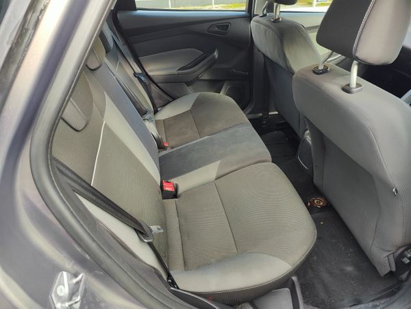 Ford Focus 2012 368495189