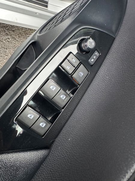 Prius 1.8 Hybrid Luxury ***NEEDS BODY REPAIR *** 368590324