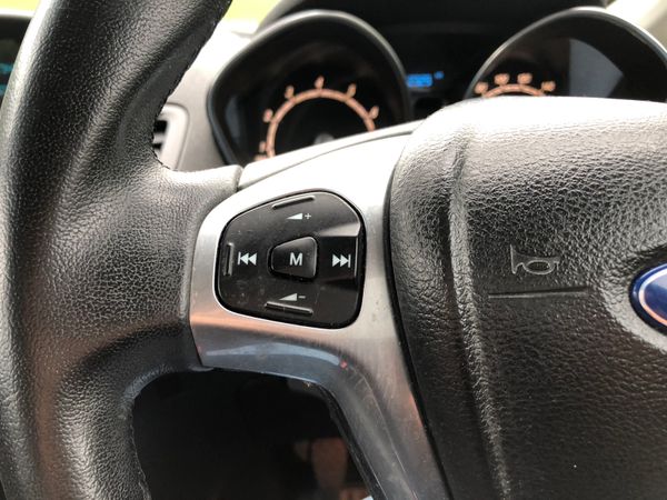 Ford Fiesta 2013 368615577