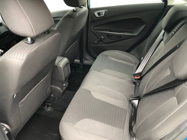 Ford Fiesta 2013 368615571