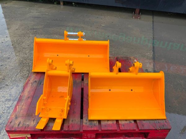1.5 TONNE MINI DIGGER BUCKET SET....UNUSED. 368659819