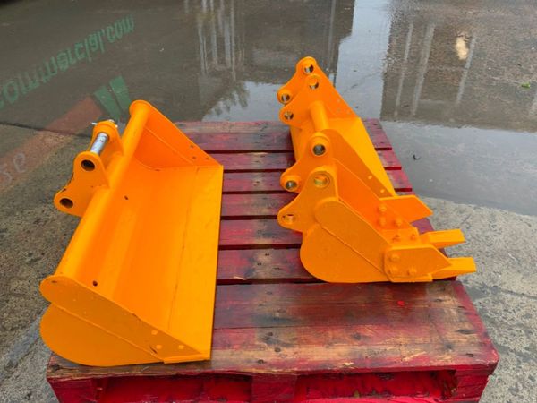 1.5 TONNE MINI DIGGER BUCKET SET....UNUSED. 368659825