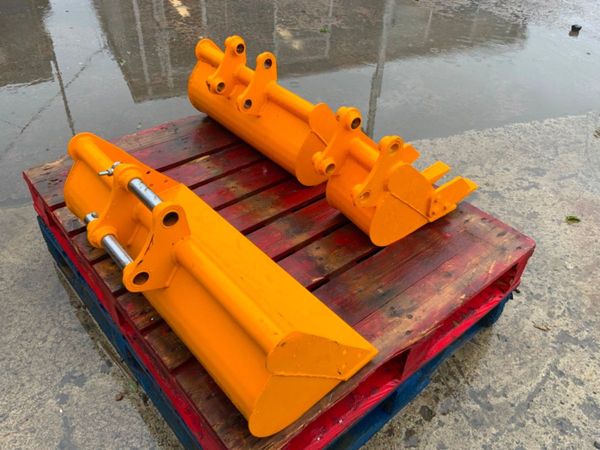 1.5 TONNE MINI DIGGER BUCKET SET....UNUSED. 368659826