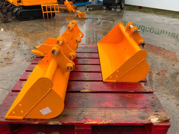 1.5 TONNE MINI DIGGER BUCKET SET....UNUSED. 368659821