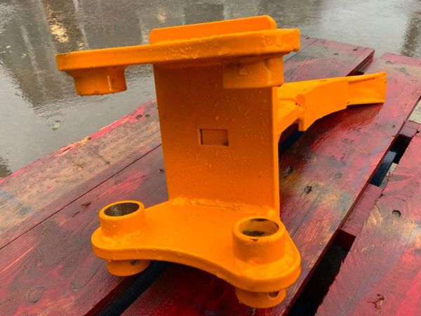 MINI DIGGER  RAKE / RIPPER TOOTH.....30mm PINS. 368660252