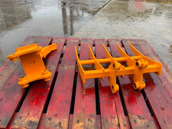 MINI DIGGER  RAKE / RIPPER TOOTH.....30mm PINS. 368660253