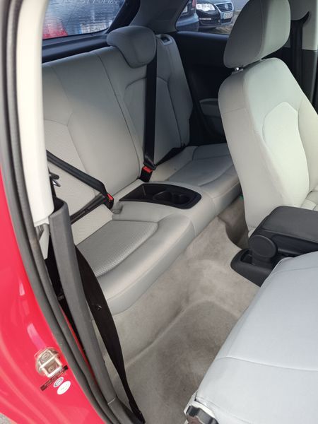 Audi A1 2012 368661067