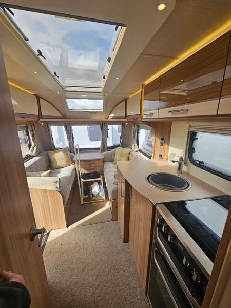 Lunar Clubman SR Caravan  ensuite Island bed 368689344