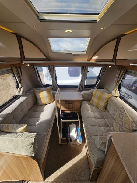 Lunar Clubman SR Caravan  ensuite Island bed 368689340