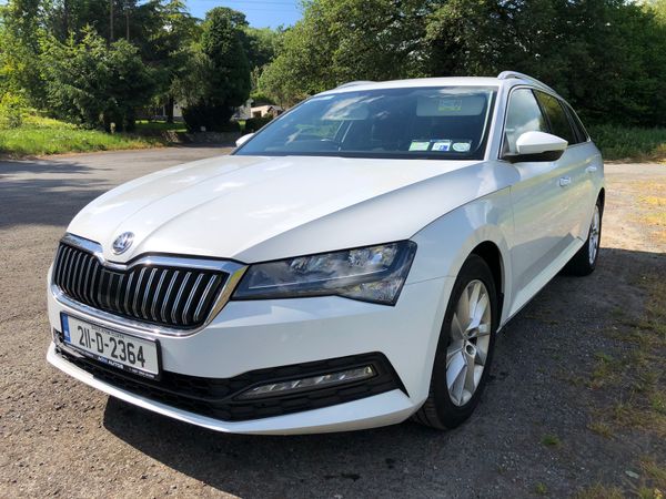 Skoda superb Estate in Glacier white 368683373
