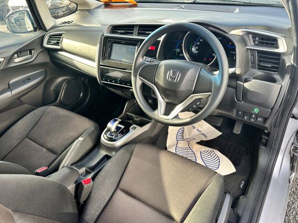 2016 HONDA FIT PETROL HYBRID AUTO LOW KMS 368690571