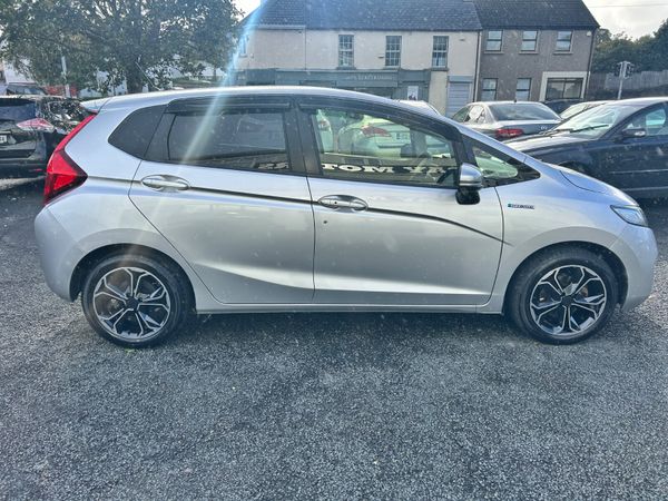 2016 HONDA FIT PETROL HYBRID AUTO LOW KMS 368690572