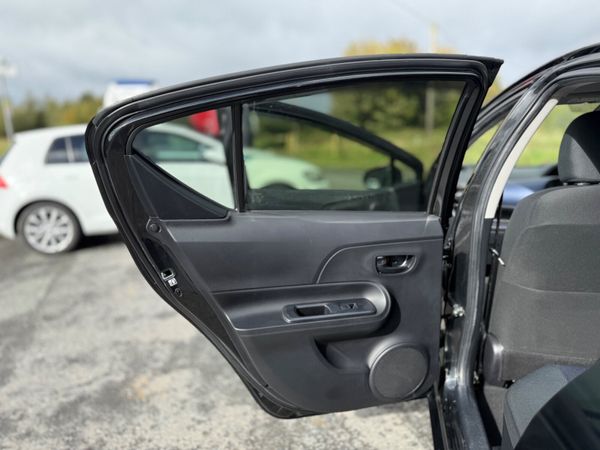 TOYOTA AQUA (2016) 1.5L PETROL HYBRID LOW MILLAGE 368727327