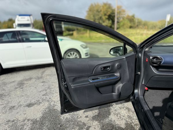 TOYOTA AQUA (2016) 1.5L PETROL HYBRID LOW MILLAGE 368727320