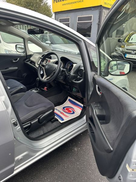 Honda Fit Hybrid 368741944