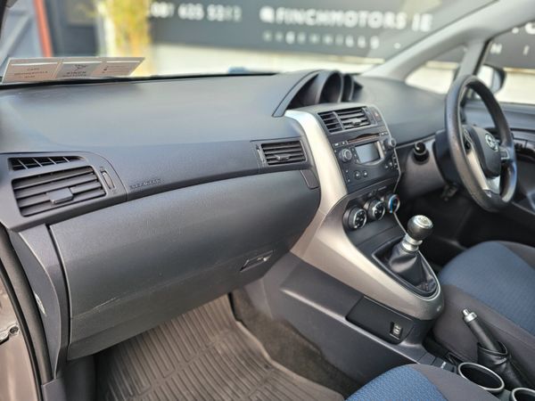 TOYOTA VERSO AURA // 7 SEATER // 08/27 NCT 368756417