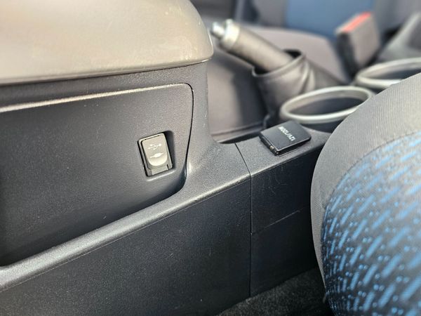 TOYOTA VERSO AURA // 7 SEATER // 08/27 NCT 368756418