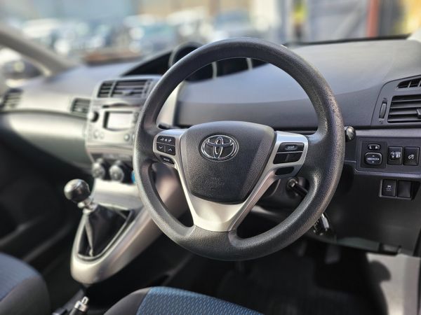 TOYOTA VERSO AURA // 7 SEATER // 08/27 NCT 368756426