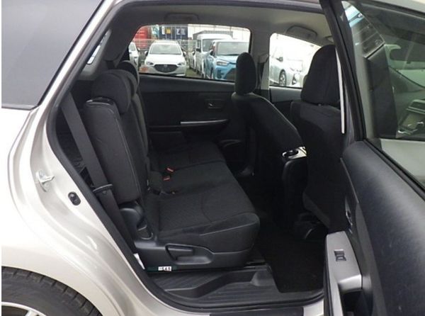 2018 - 7 Seater Toyota Prius. Low milage/ NCT 368814765