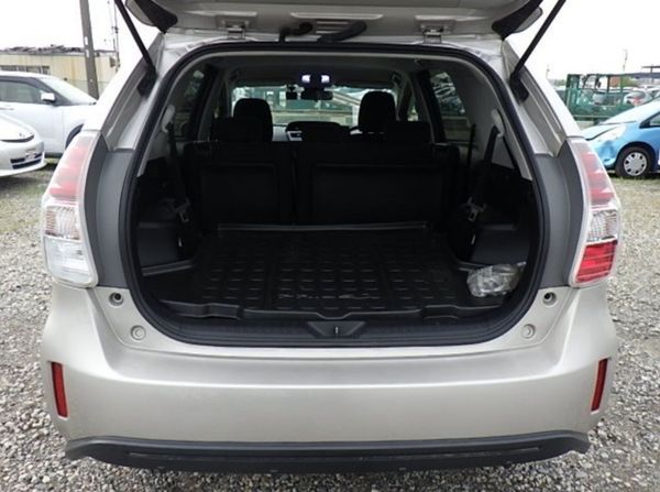 2018 - 7 Seater Toyota Prius. Low milage/ NCT 368814767