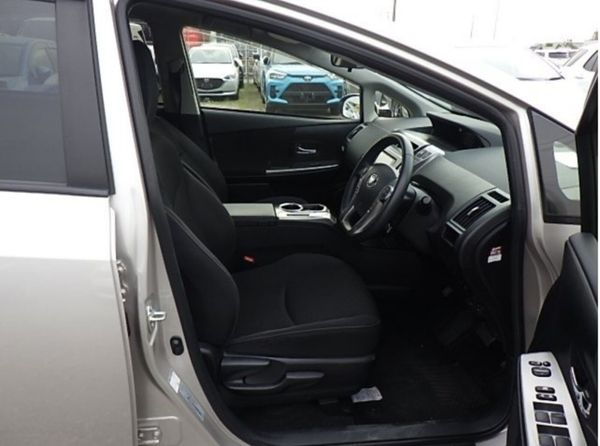 2018 - 7 Seater Toyota Prius. Low milage/ NCT 368814769