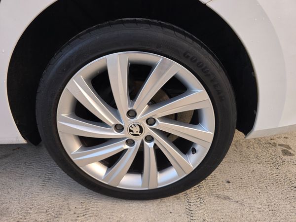 212 Skoda Octavia 2.0 TDI HIGH SPEC LOW MILES 368817735