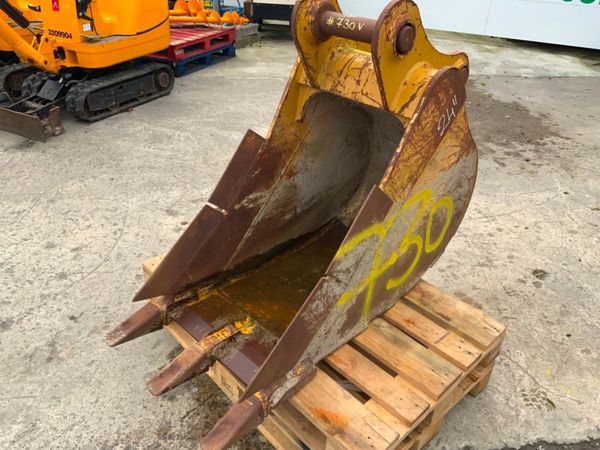18" CATERPILLAR BUCKET...65mm PINS........730. 368846245