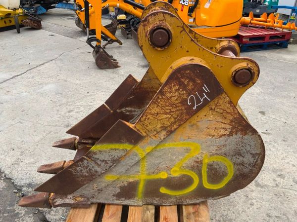 18" CATERPILLAR BUCKET...65mm PINS........730. 368846246