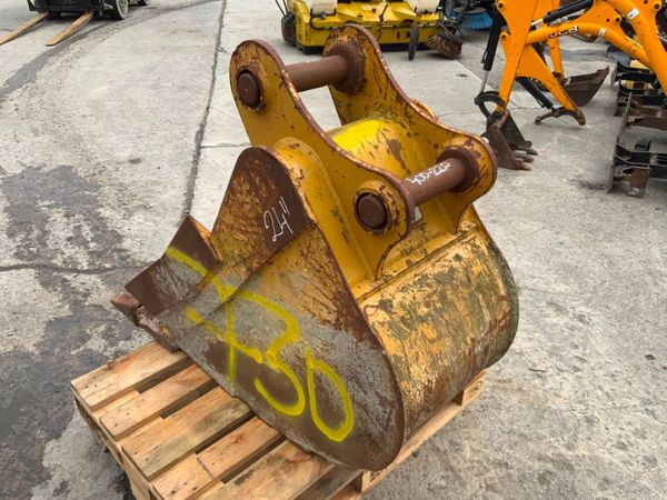 18" CATERPILLAR BUCKET...65mm PINS........730. 368846247