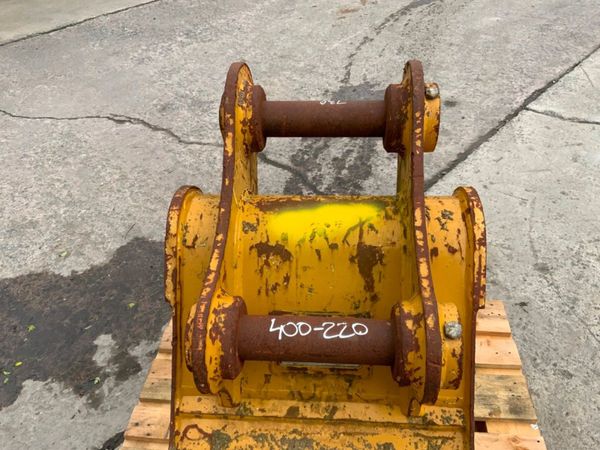 18" CATERPILLAR BUCKET...65mm PINS........730. 368846248