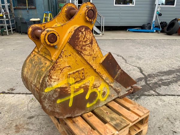 18" CATERPILLAR BUCKET...65mm PINS........730. 368846250
