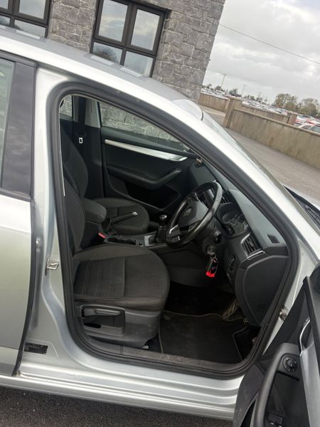 Skoda Octavia 2019 368840781