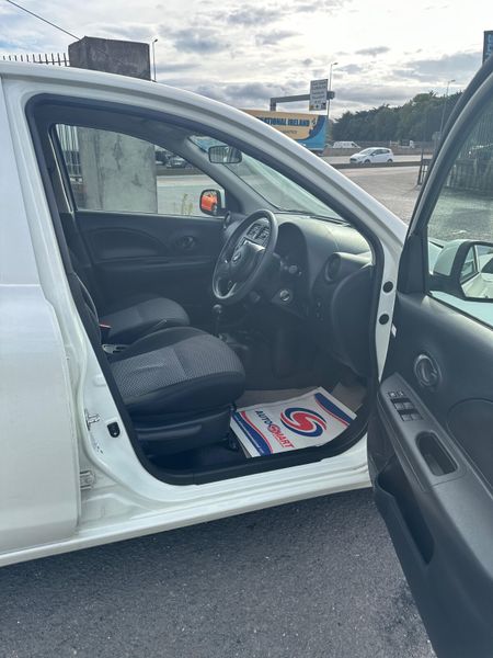 Nissan March 368851384