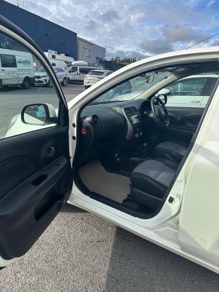 Nissan March 368851383