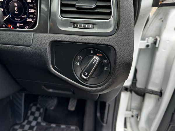 Volkswagen Golf Automatic 1.2 TSI 368899809