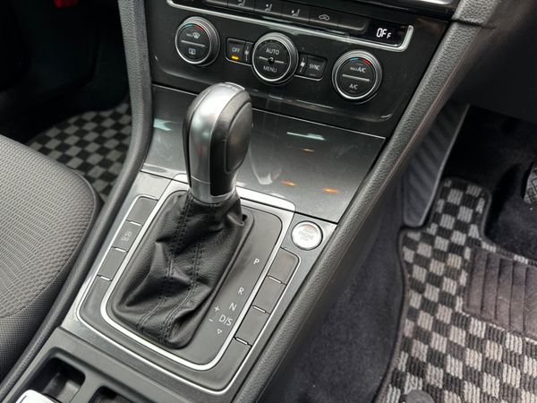 Volkswagen Golf Automatic 1.2 TSI 368899812