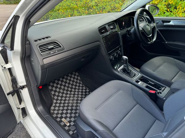 Volkswagen Golf Automatic 1.2 TSI 368899840