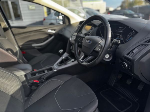 Ford Focus 1.0 ZETEC ECOBOOST 125PS 5DR T 368905220