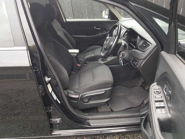 141 KIA CARENS... 7 SEATS... 368925639