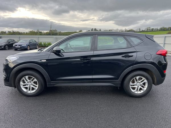 2018 (182) Hyundai Tucson S Blue Drive 1.7 CRDI 368944132