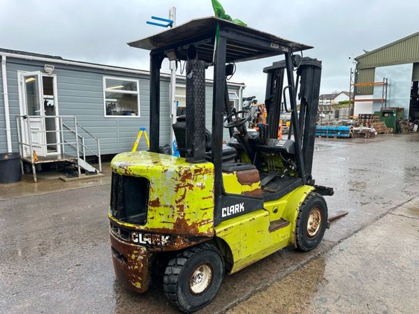 CLARKE 2.5 TON DIESEL FORKLIFT ...PERKINS 368971985
