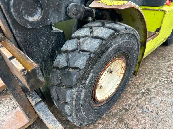CLARKE 2.5 TON DIESEL FORKLIFT ...PERKINS 368971993